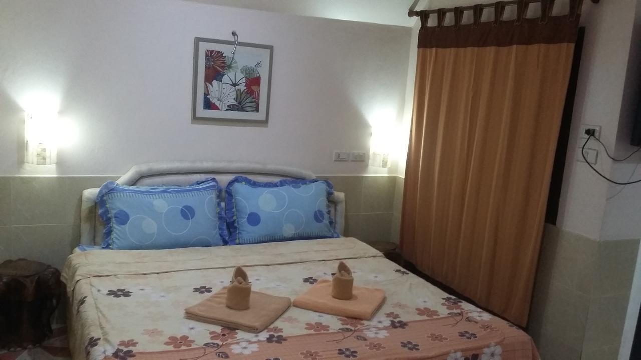 Jasmin Guest House Pattaya Bagian luar foto