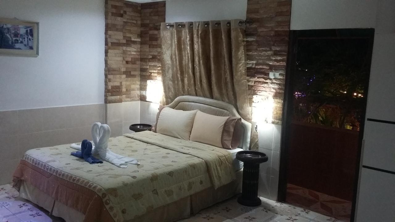 Jasmin Guest House Pattaya Bagian luar foto