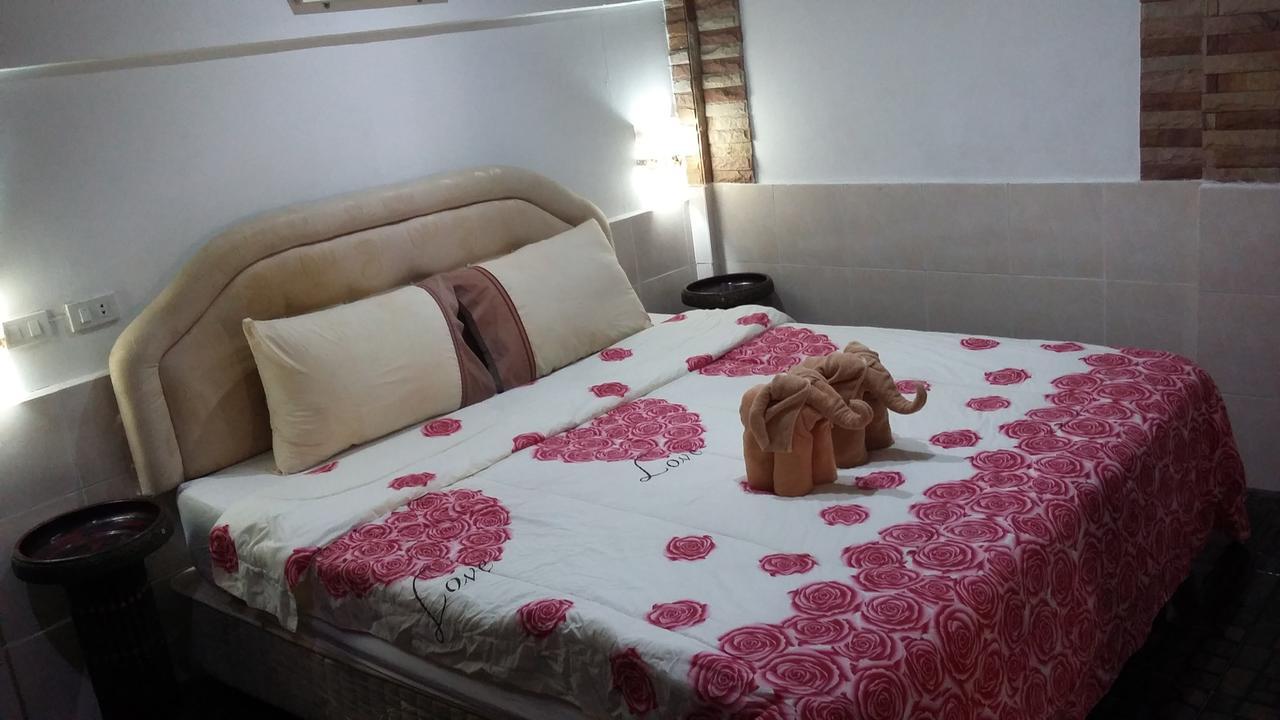 Jasmin Guest House Pattaya Bagian luar foto