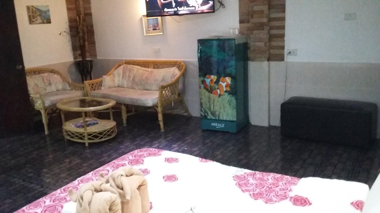 Jasmin Guest House Pattaya Bagian luar foto