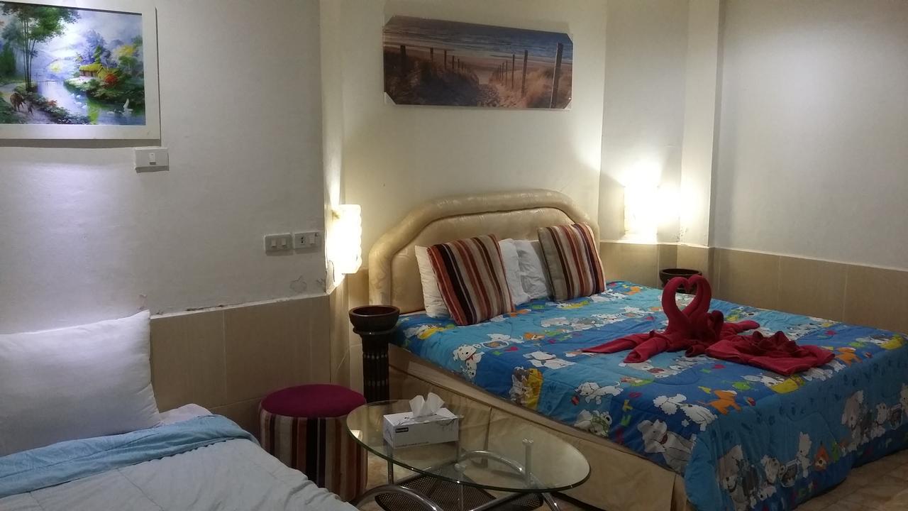 Jasmin Guest House Pattaya Bagian luar foto