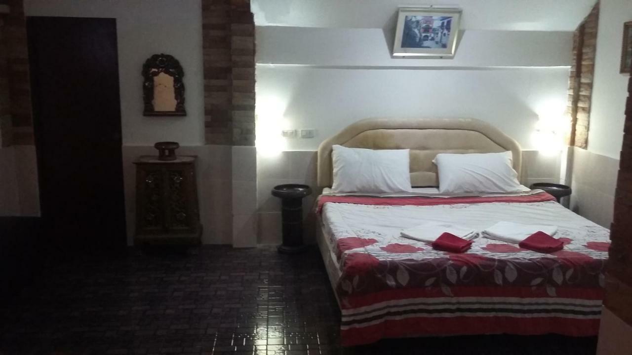 Jasmin Guest House Pattaya Bagian luar foto