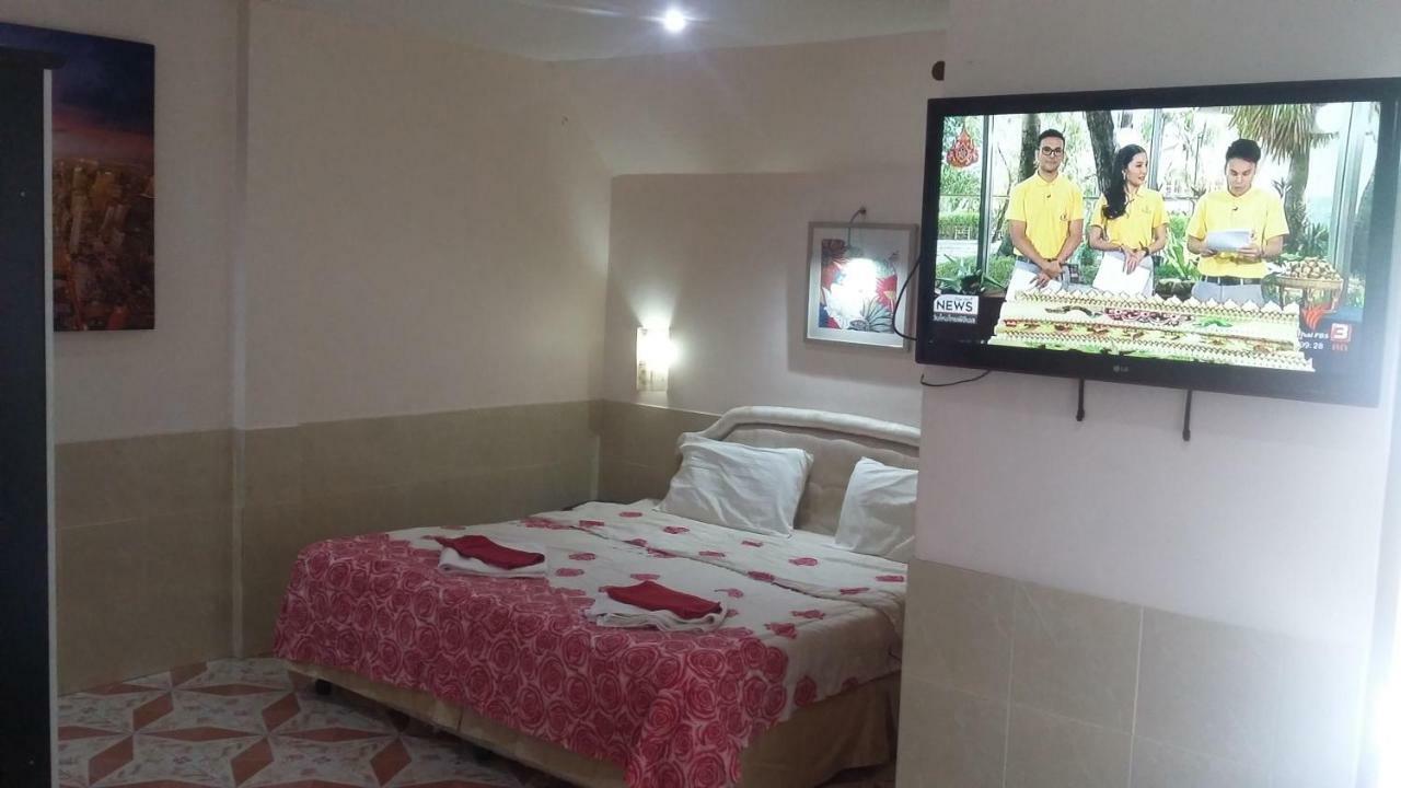 Jasmin Guest House Pattaya Bagian luar foto