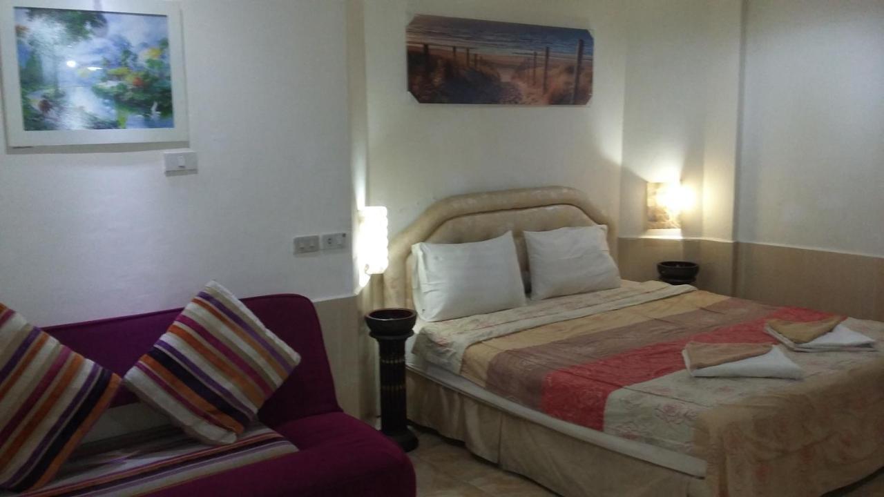 Jasmin Guest House Pattaya Bagian luar foto