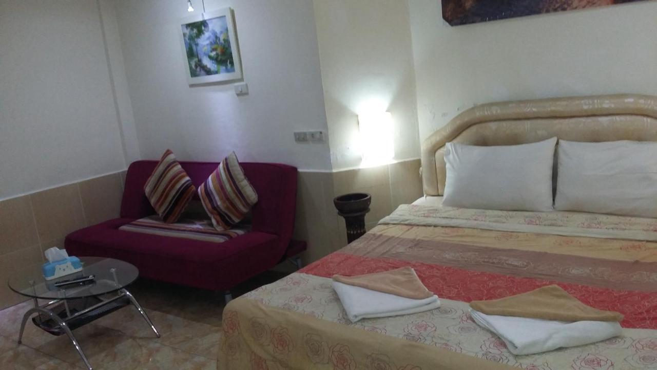 Jasmin Guest House Pattaya Bagian luar foto